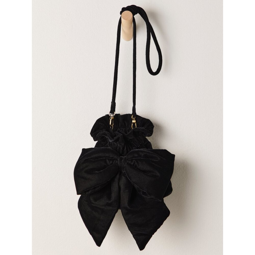 🆕 FREE PEOPLE Belle Velvet Bow Bag / Black